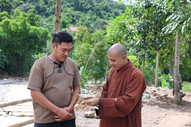 Disaster relief in Nghe An province in the pagoda's charity activities