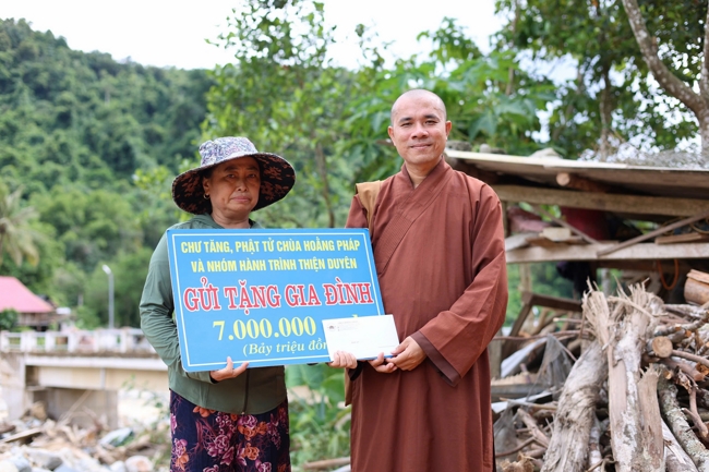 Disaster relief in Nghe An province in the pagoda's charity activities