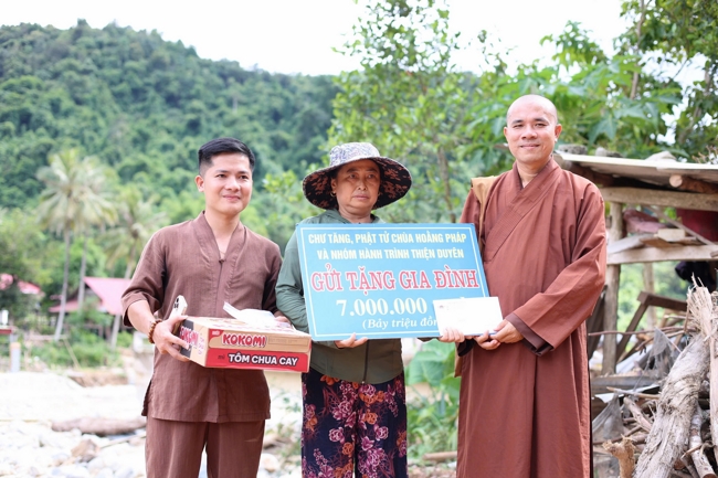 Disaster relief in Nghe An province in the pagoda's charity activities