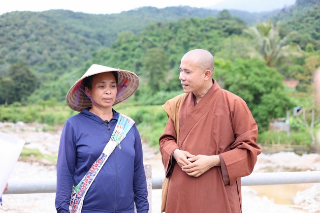 Disaster relief in Nghe An province in the pagoda's charity activities
