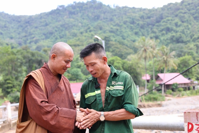 Disaster relief in Nghe An province in the pagoda's charity activities