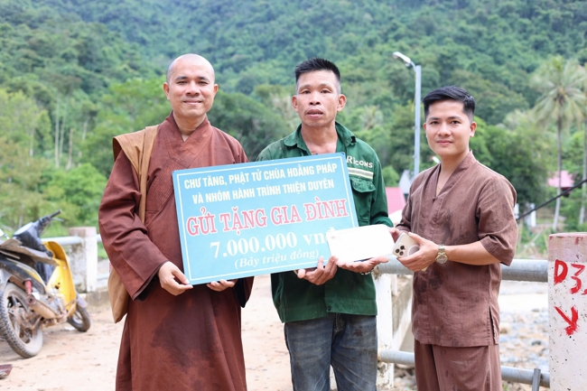Disaster relief in Nghe An province in the pagoda's charity activities