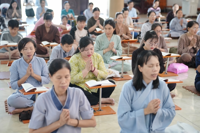 Phóng sinh tại bến phà Bình Mỹ