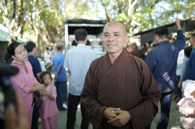 Phóng sinh tại bến phà Bình Mỹ