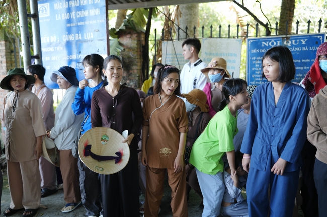 Phóng sinh tại bến phà Bình Mỹ