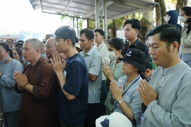 Phóng sinh tại bến phà Bình Mỹ