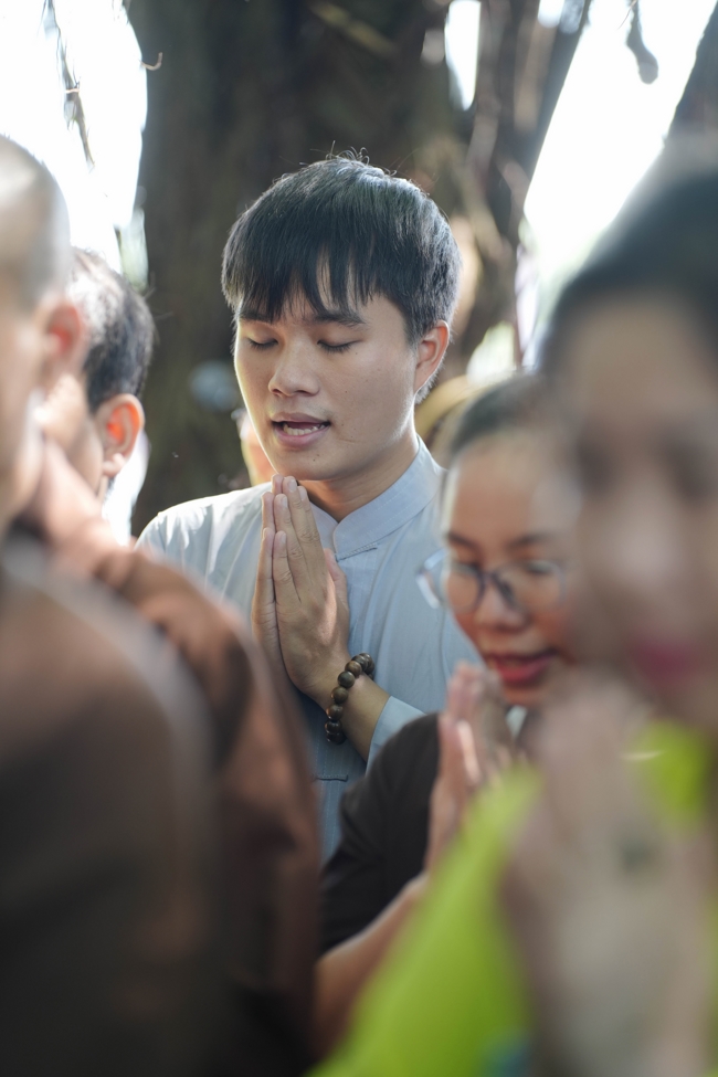 Phóng sinh tại bến phà Bình Mỹ