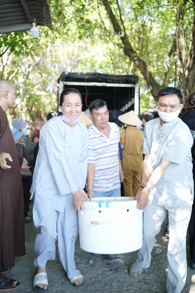 Phóng sinh tại bến phà Bình Mỹ