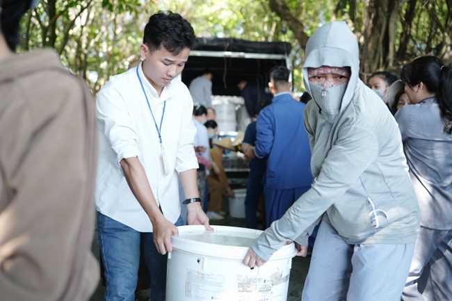 Phóng sinh tại bến phà Bình Mỹ