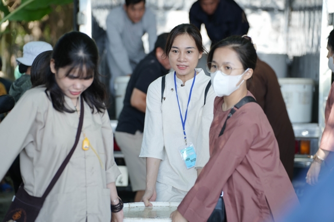 Phóng sinh tại bến phà Bình Mỹ