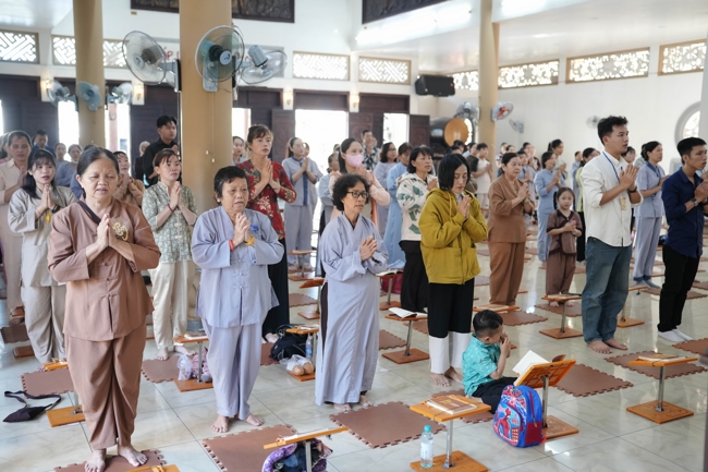 Phóng sinh tại bến phà Bình Mỹ