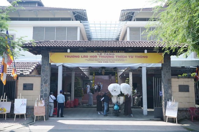 Viếng tang lễ Trưởng lão Hòa thượng Thích Từ Thông