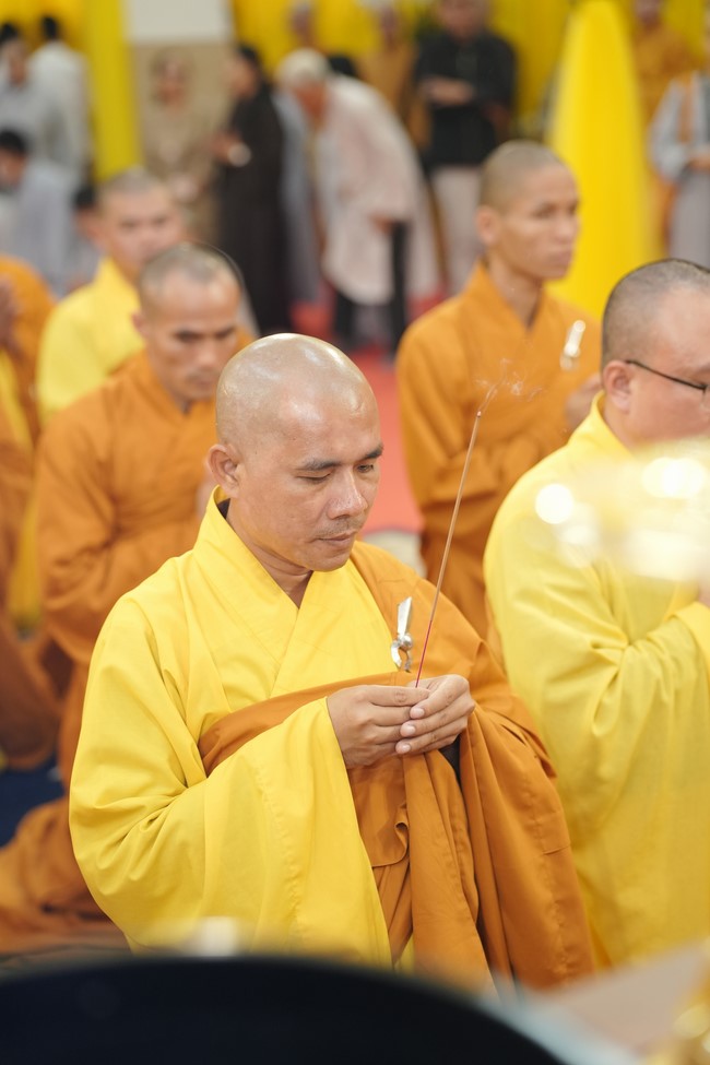 Viếng tang lễ Trưởng lão Hòa thượng Thích Từ Thông