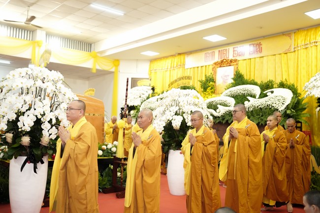 Viếng tang lễ Trưởng lão Hòa thượng Thích Từ Thông