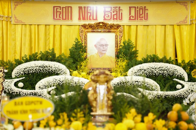 Viếng tang lễ Trưởng lão Hòa thượng Thích Từ Thông