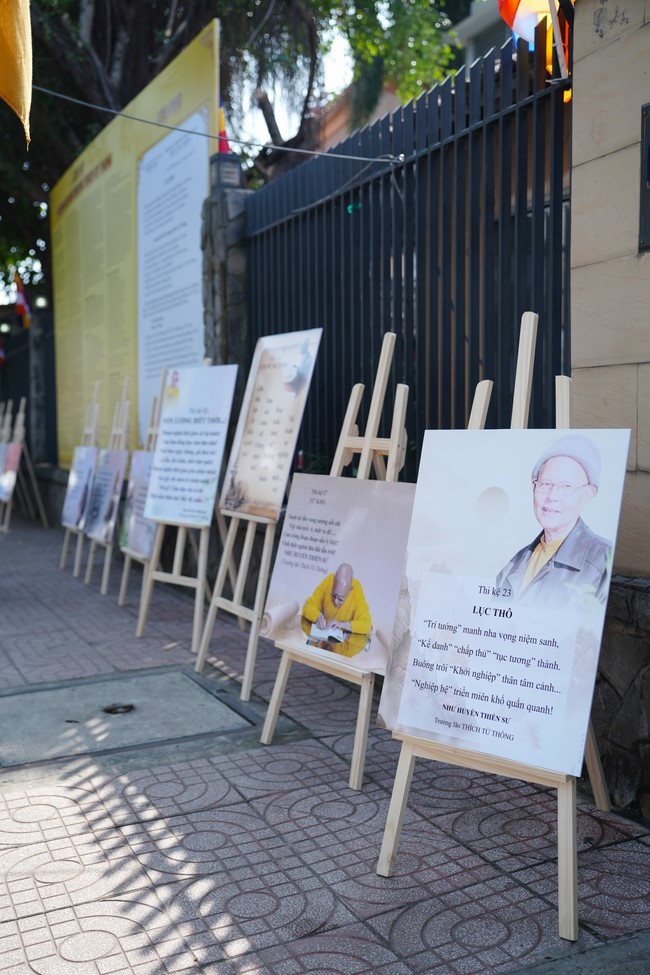 Viếng tang lễ Trưởng lão Hòa thượng Thích Từ Thông