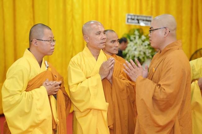 Viếng tang lễ Trưởng lão Hòa thượng Thích Từ Thông