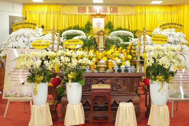 Viếng tang lễ Trưởng lão Hòa thượng Thích Từ Thông