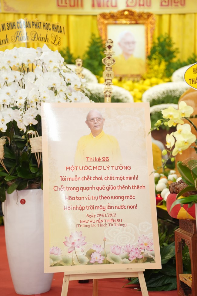 Viếng tang lễ Trưởng lão Hòa thượng Thích Từ Thông