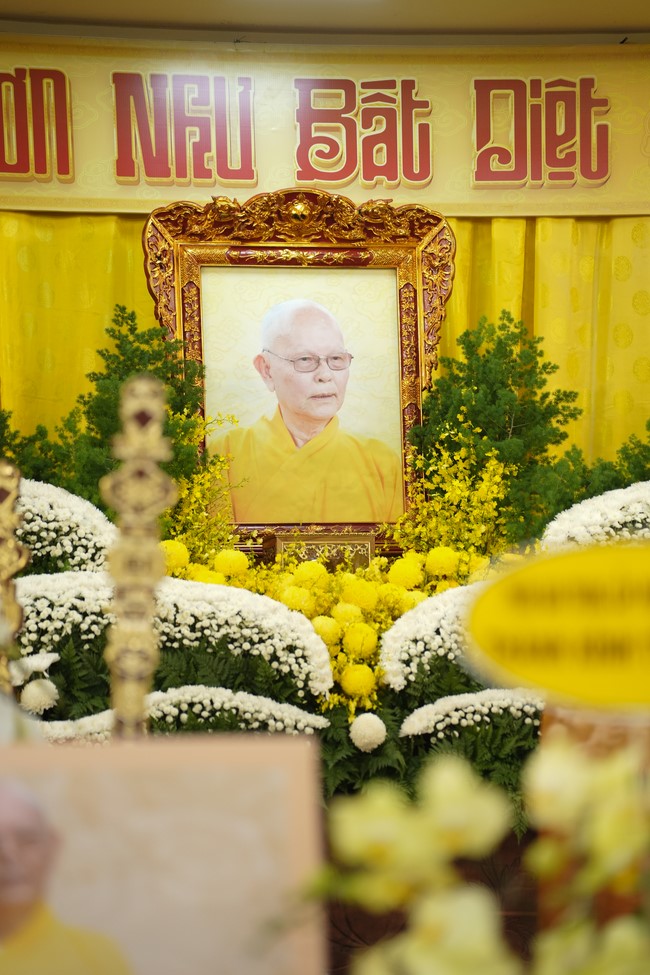 Viếng tang lễ Trưởng lão Hòa thượng Thích Từ Thông