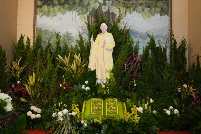 Viếng tang lễ Trưởng lão Hòa thượng Thích Từ Thông