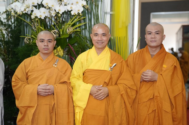 Viếng tang lễ Trưởng lão Hòa thượng Thích Từ Thông