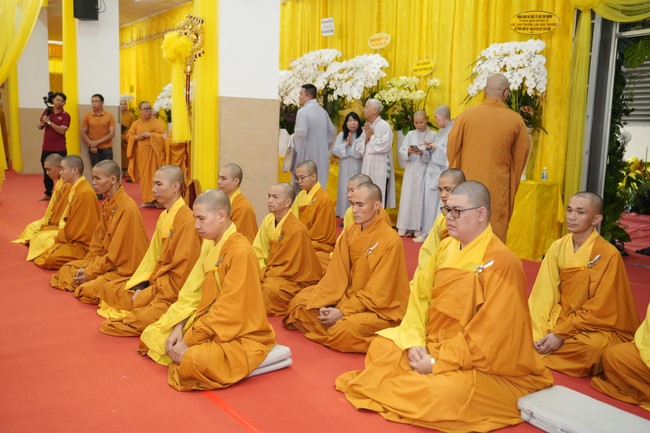 Viếng tang lễ Trưởng lão Hòa thượng Thích Từ Thông