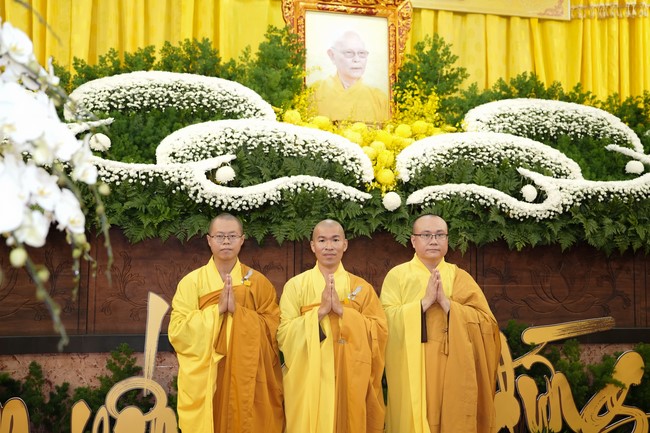 Viếng tang lễ Trưởng lão Hòa thượng Thích Từ Thông