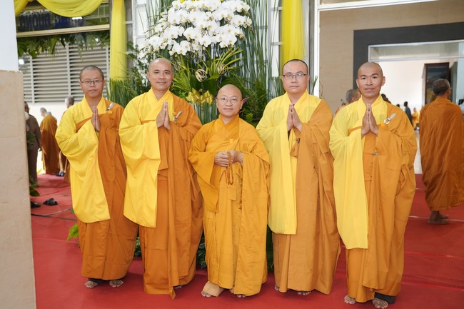 Viếng tang lễ Trưởng lão Hòa thượng Thích Từ Thông