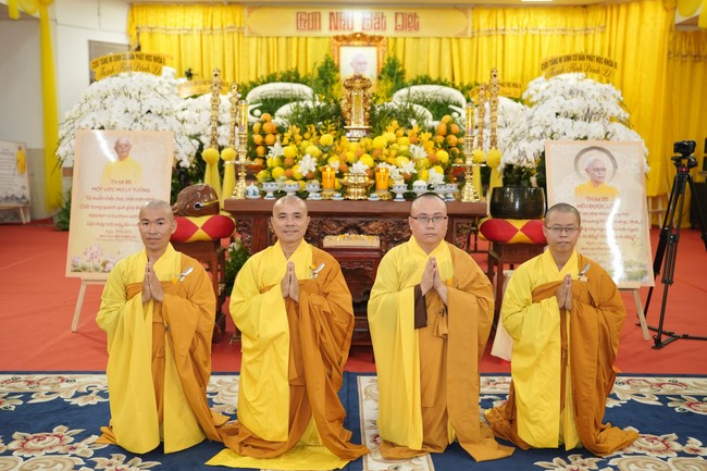 Viếng tang lễ Trưởng lão Hòa thượng Thích Từ Thông