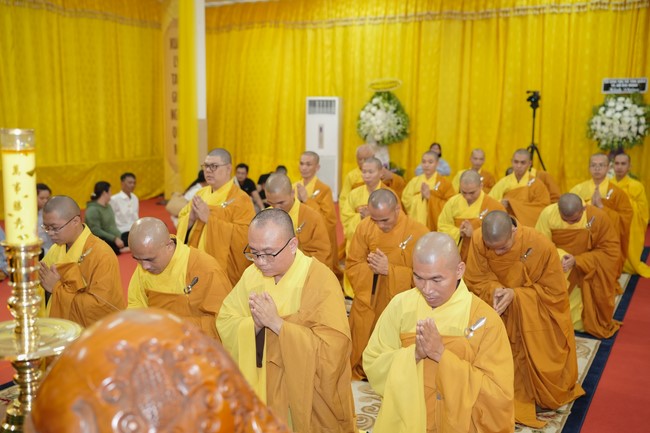 Viếng tang lễ Trưởng lão Hòa thượng Thích Từ Thông