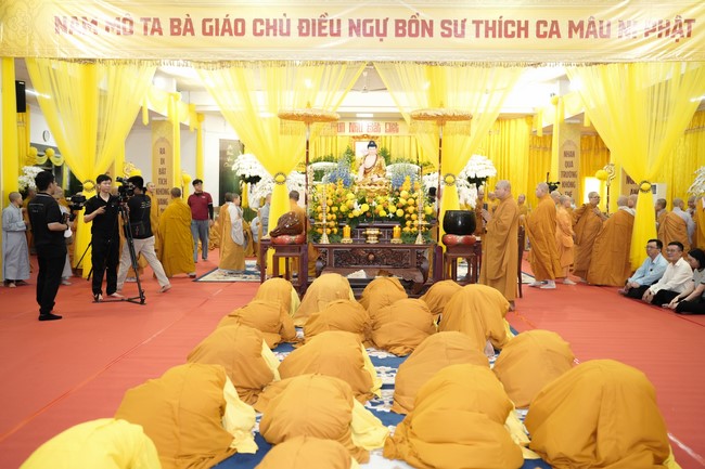 Viếng tang lễ Trưởng lão Hòa thượng Thích Từ Thông