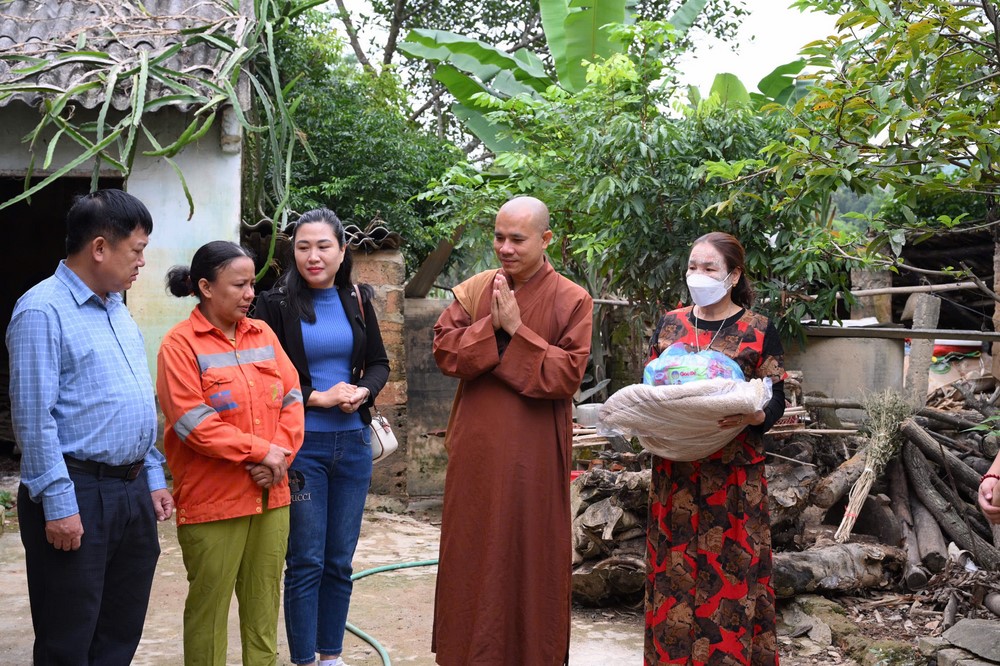 Disaster relief in Lang Son province in the pagoda's charity activities (Part 1)