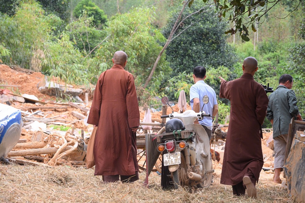 Disaster relief in Lang Son province in the pagoda's charity activities (Part 1)