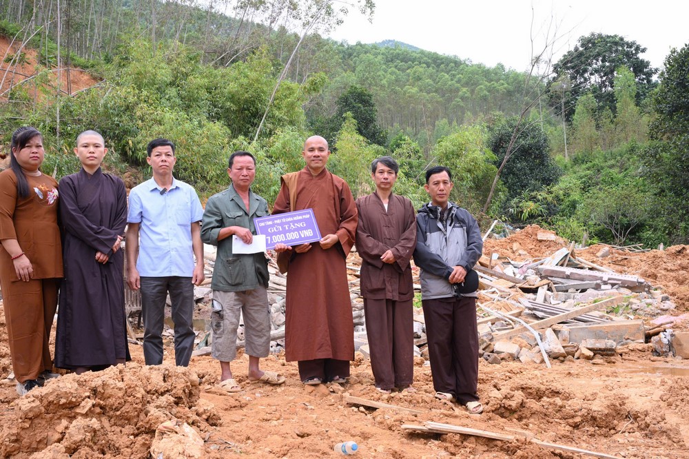 Disaster relief in Lang Son province in the pagoda's charity activities (Part 1)