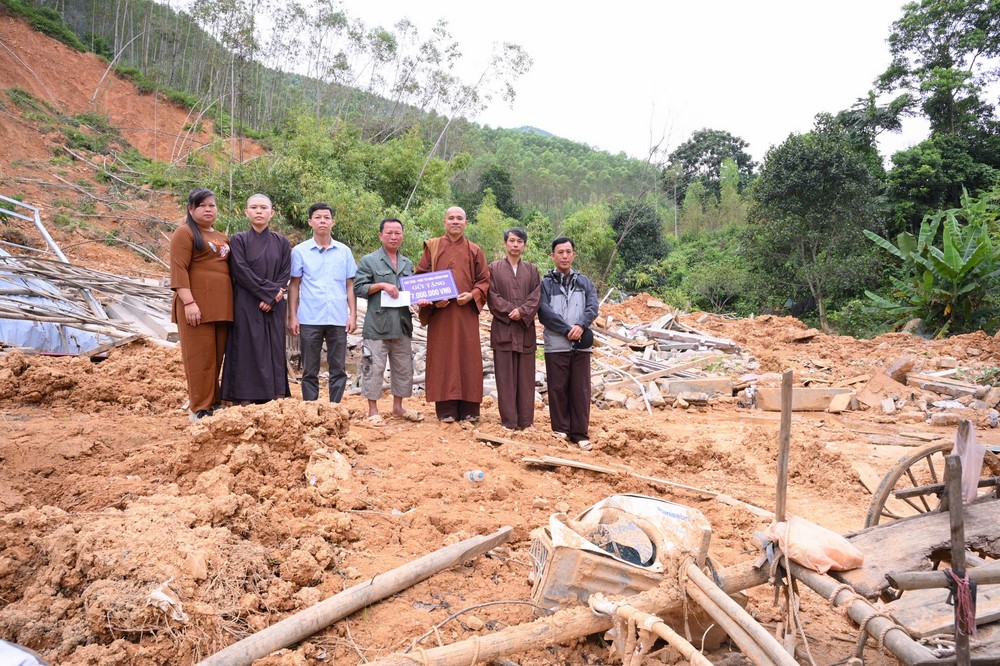 Disaster relief in Lang Son province in the pagoda's charity activities (Part 1)