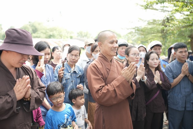 Freeing of creatures at Binh My ferry