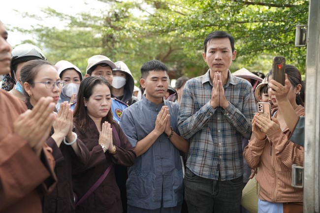 Freeing of creatures at Binh My ferry