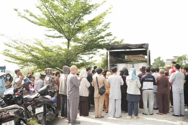 Freeing of creatures at Binh My ferry