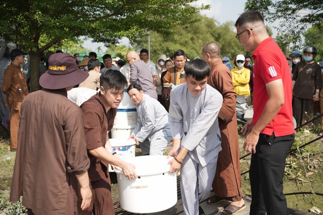Freeing of creatures at Binh My ferry
