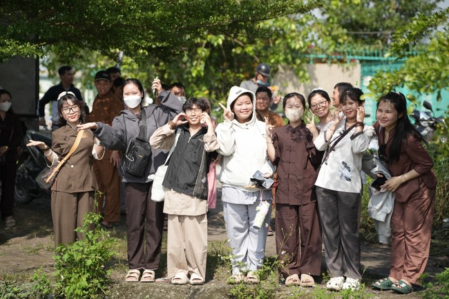 Freeing of creatures at Binh My ferry