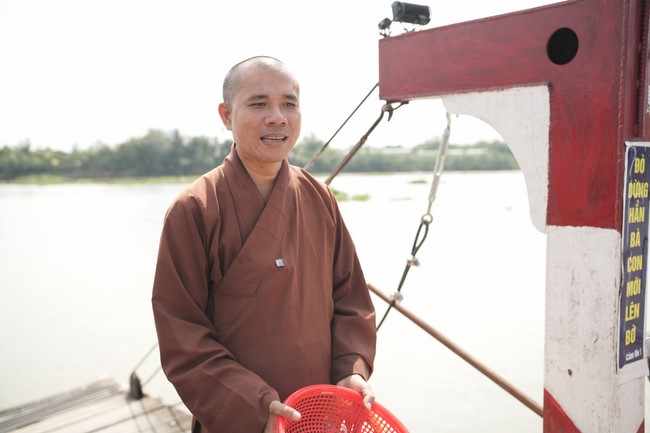 Freeing of creatures at Binh My ferry