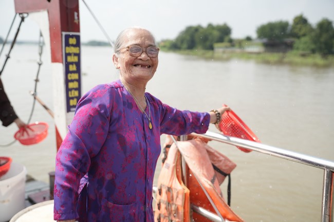 Freeing of creatures at Binh My ferry