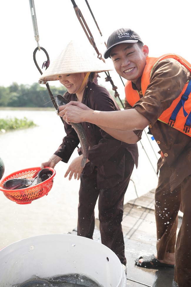 Freeing of creatures at Binh My ferry