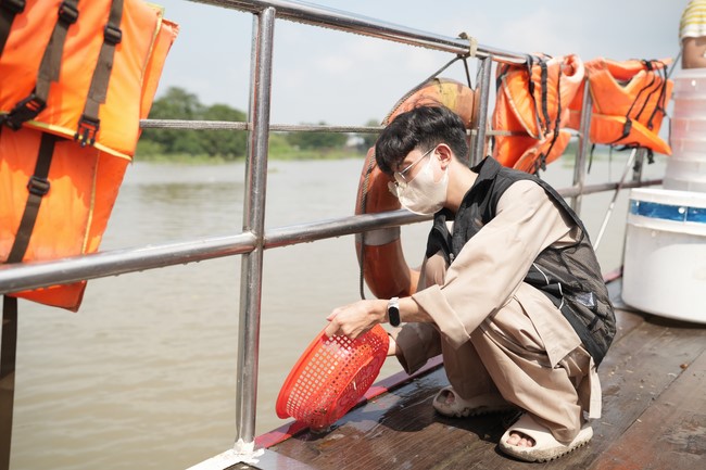 Freeing of creatures at Binh My ferry