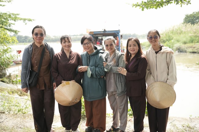 Freeing of creatures at Binh My ferry