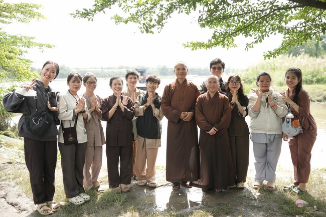 Freeing of creatures at Binh My ferry