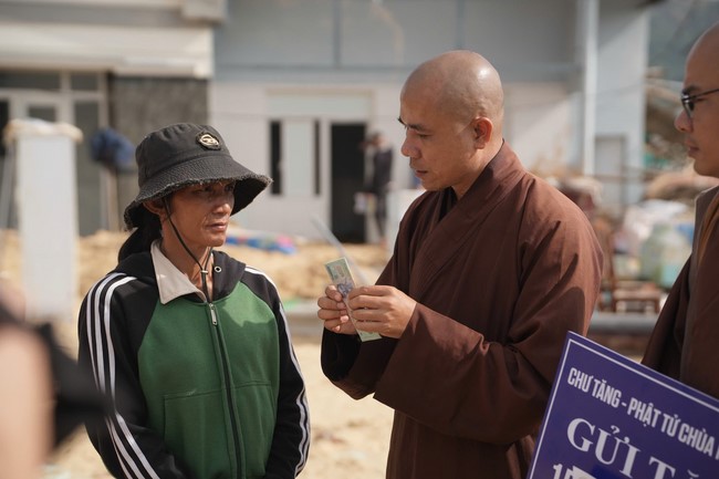 Từ thiện: Cứu trợ sau bão lũ tại tỉnh Gia Lai (tỉnh Bình Định cũ)