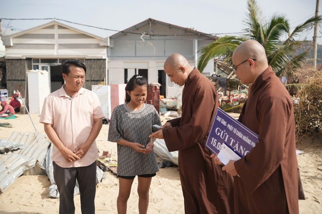 Từ thiện: Cứu trợ sau bão lũ tại tỉnh Gia Lai (tỉnh Bình Định cũ)