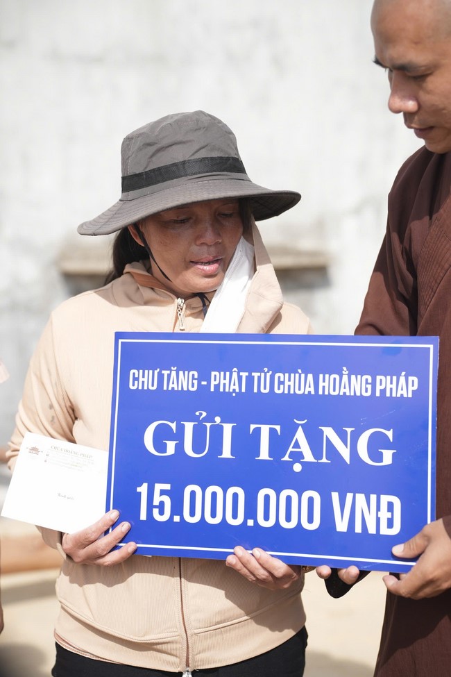 Từ thiện: Cứu trợ sau bão lũ tại tỉnh Gia Lai (tỉnh Bình Định cũ)